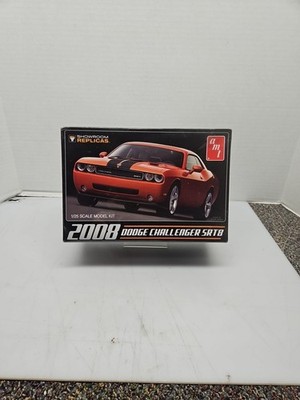 AMT 1/25 2008 Dodge Challenger SRT8 Plastic Model Kit AMT1075/12