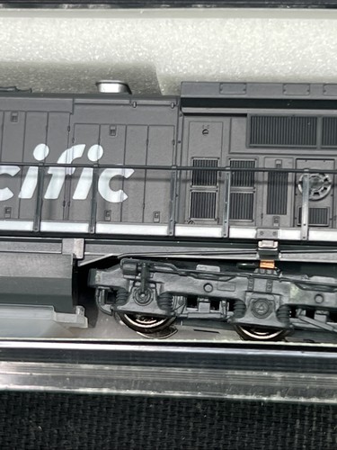 Kato N-Gauge 176-3611 C44-9W SP Southern Pacific Dash 9 Diesel Locomotive - Picture 5 of 21