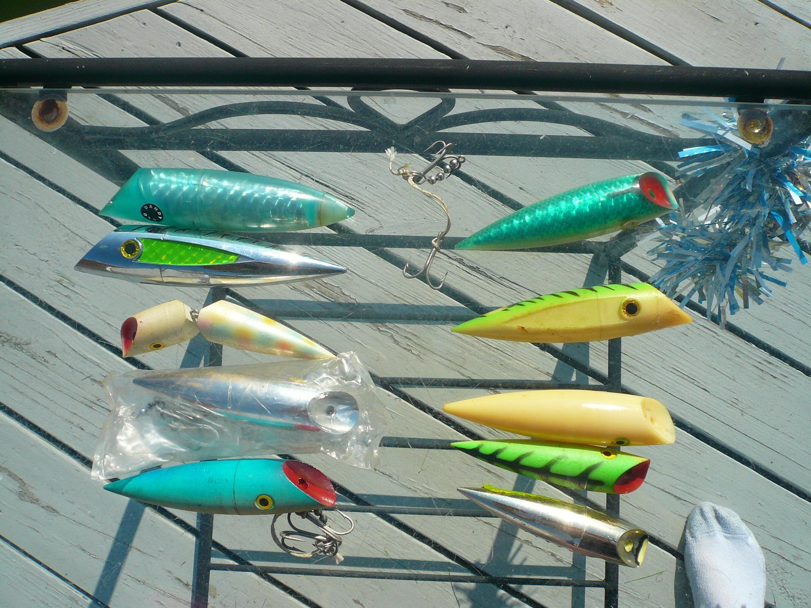 10 SALMON PLUGS LUHR JENSEN  ,CHROMES, DANDY GLO,MOTHER OF PEARL 3 HOOK SET 4-5" - Image 2