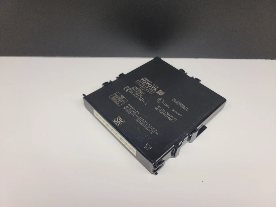 2018-2019 Toyota Camry Computer Assembly Smart 89990-33400 - Image 2 of 4