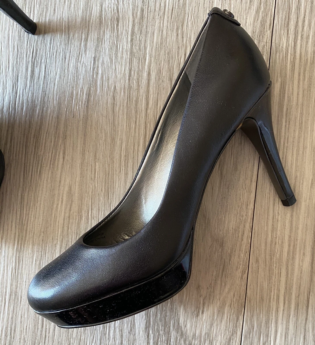 Tahari clearance high heels
