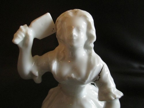 ancien encrier en porcelaine blanche lavandière tapant le linge fin XIX ème - Picture 2 of 4