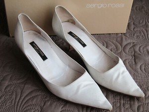 white classic heels