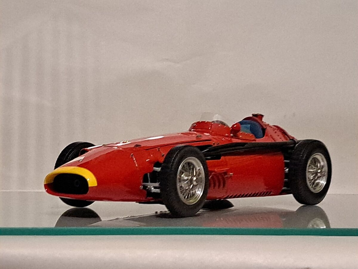 CMC 1/18 Maserati 250 F GP Frankreich 1957 Sieger Juan CMC 1/18 Maserati 250 F GP Frankreich 1957 Sieger Juan