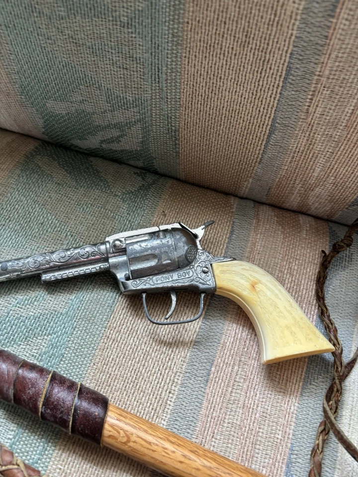 Pony Boy Vintage Die-Cast Cowboy Cap and Metal Pistols As Well As A Horse Whip - Image 4 of 4