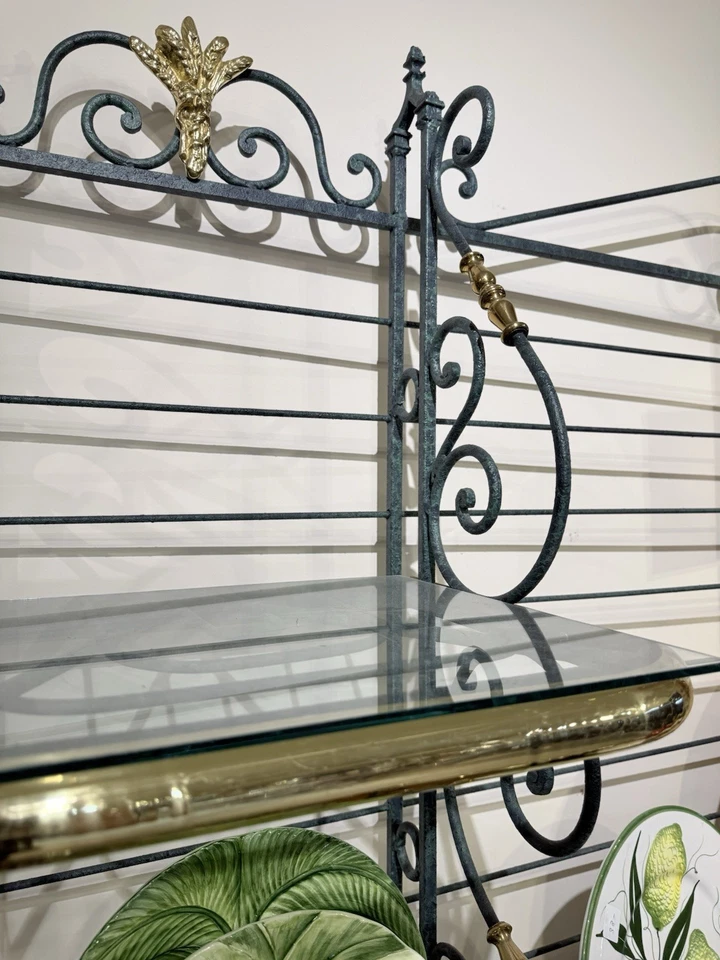 Estante para panaderos franceses vintage de 3 niveles de hierro forjado y latón Etagere Foto 4 de 4