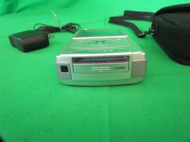 Visor de fotos digital Nikon CoolWalker MSV-01 30 GB con cargador y estuche encendido Foto 4 de 4