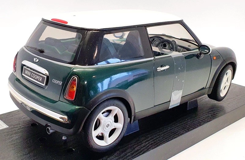 Revell 1/12 Scale Model Car 08452 - Mini Cooper - Green/White Roof - Image 2 of 4