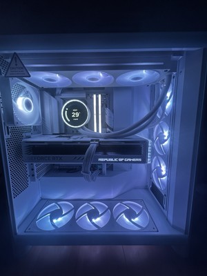 White Gaming Pc ryzen 7 9800x3d and 4080  