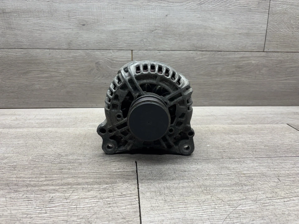 Alternador Volkswagen Mk4 Audi TT 1.8t 98-03 USADO OEM Bosch Remanufacturado 120 A Foto 3 de 4