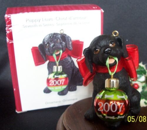 CARLTON Dog Ornament  2007 Puppy Love #7 in the Series  Black Labrador  - Afbeelding 1 van 11
