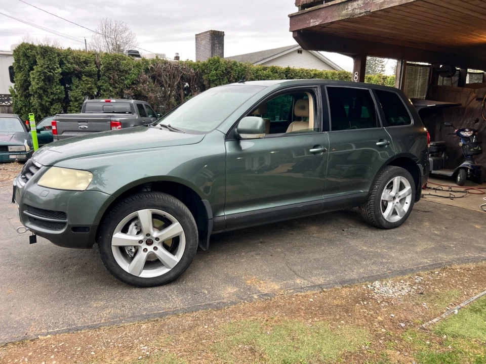 Volkswagen: Touareg - Image 2 of 3