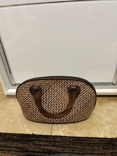 VINTAGE HANDMADE STRAW BASKET BAG TOTE -- SUMMER BEACH with wood handle