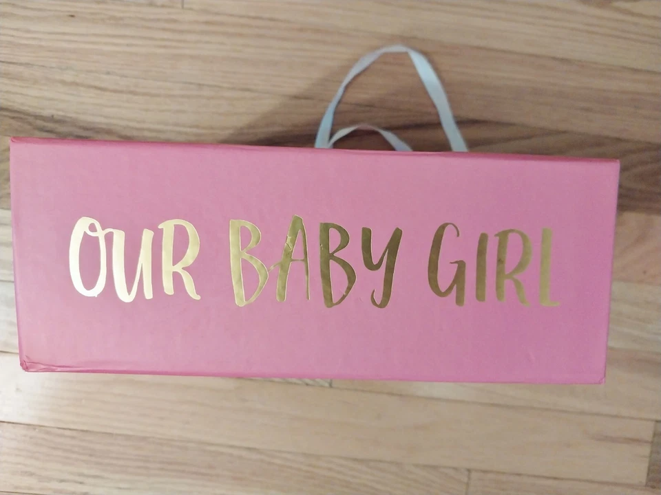 Caja de Memoria de Recuerdo BABY GIRL para 1er Hito 9 CAJONES Rosa y Dorado Usada en Excelente Condición Foto 2 de 4