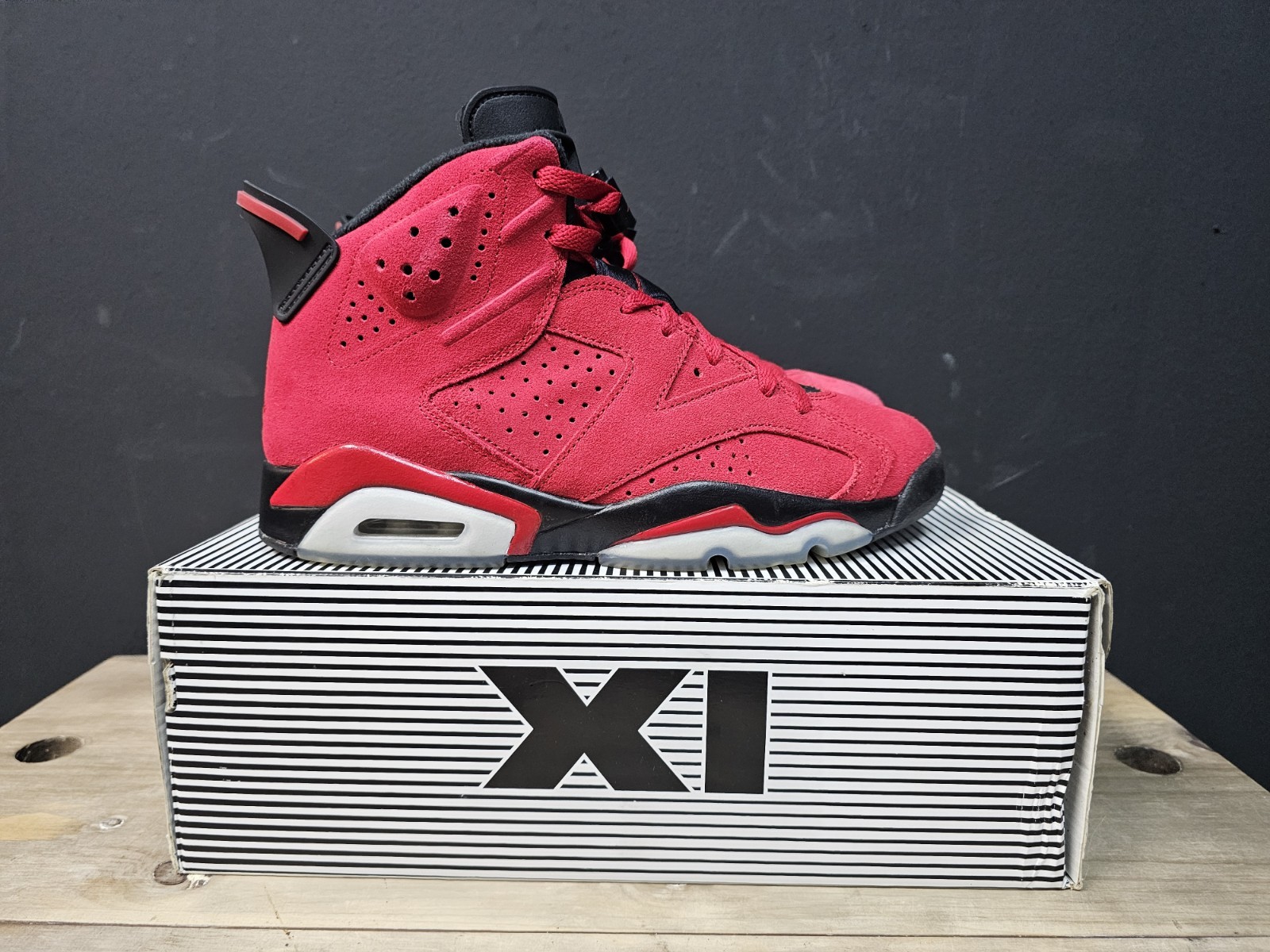 Size 8 - Air Jordan 6 Retro Toro Bravo Excellent Condition Steal Price