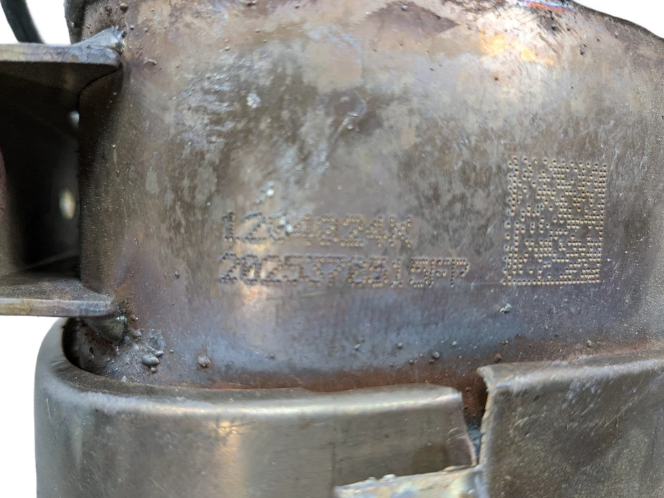 Volvo S60 2019-2024 OEM colector de escape tubo descendente Foto 2 de 4