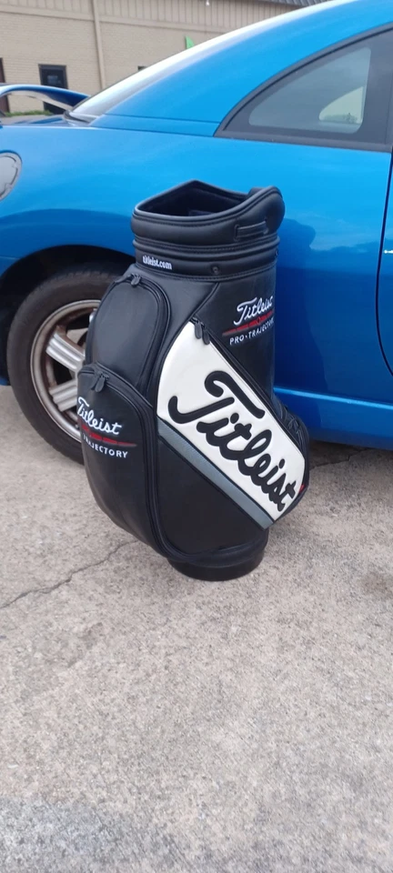 Сумка для гольфа Titleist среднего размера черно-белая для гольфкара с капюшоном от дождя 9,5 дюйма - Изображение 2 из 4