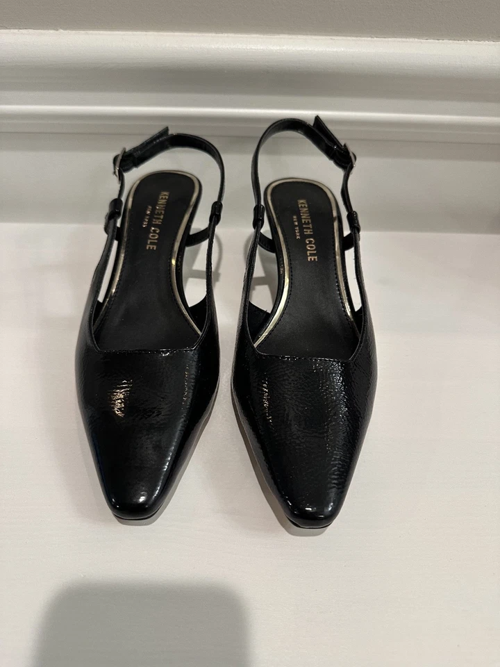 [Novo em folha] Kenneth Cole Black Patent Kitten Heel Sling Pump - Tamanho 6.5 - Imagem 2 de 4