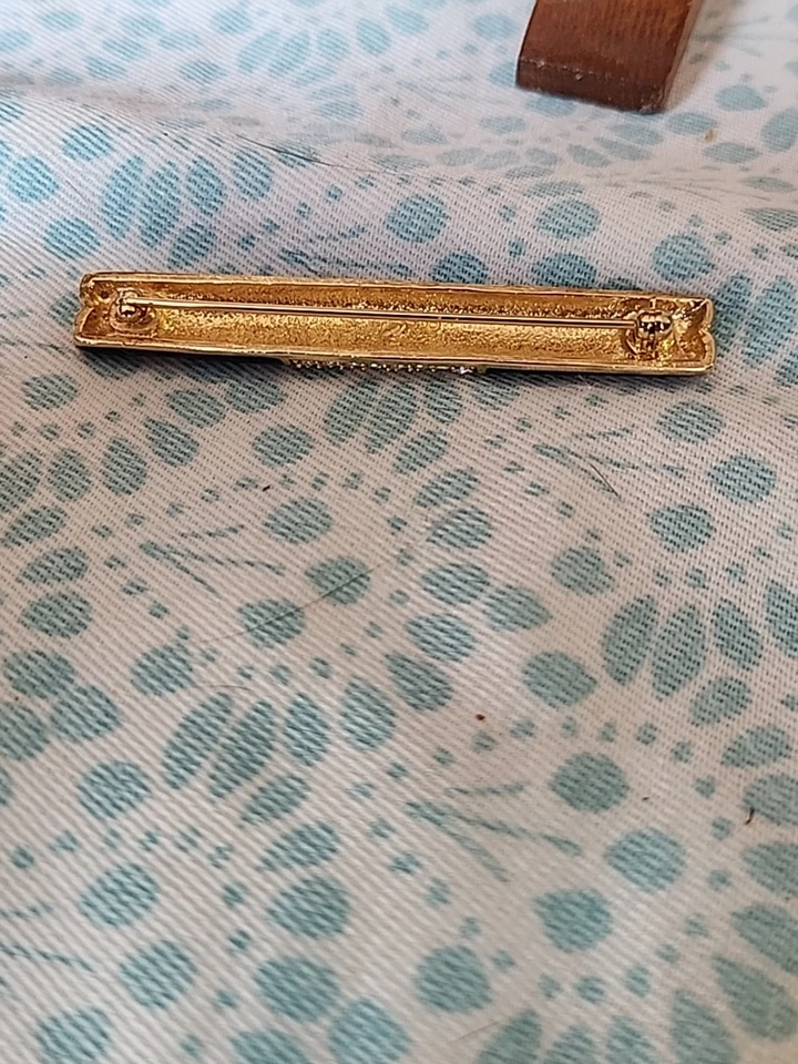 Broche prendedor Swarovski vintage esmalte negro y cristal con tono dorado firmado cisne Foto 2 de 4