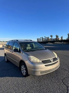 2005 Toyota Sienna LE Minivan 4D