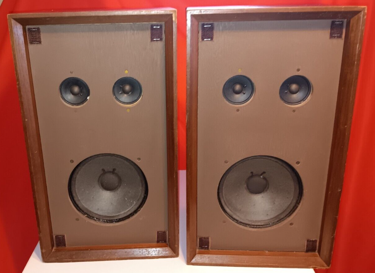Vintage Pair Of Sonics AS-221 Walnut 2-Way Stereo 3 Speakers Vintage Pair Of Sonics AS-221 Walnut 2-Way Stereo 3 Speakers