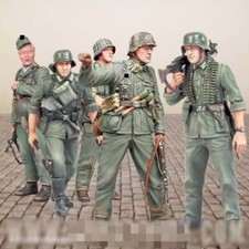 1/35 resin figures model Five German soldiers in WW II unpainted unassembled