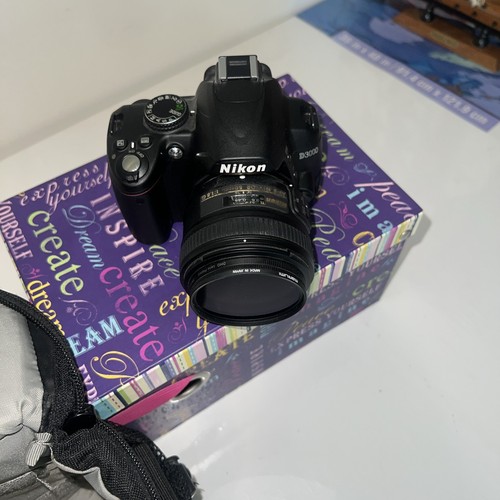 Nikon D3000 10.2MP Digital SLR Camera w/ AF-S DX Nikkor 50 mm Lens Needs Charger - Picture 12 of 17