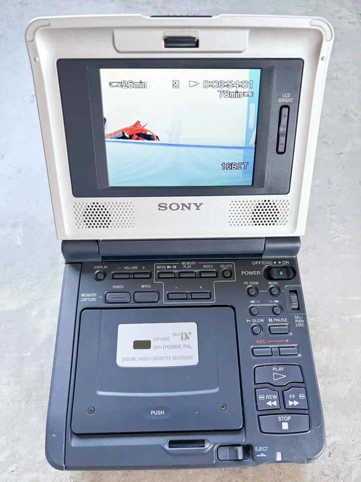 Sony GV-D1000E PAL Portable Digital MiniDV Tape Recorder Player Deck & Zubehör - Bild 3 von 4