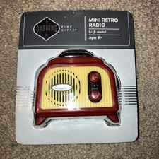 Mini Retro Radio Hi-fi Sound Battery Power Auto Scanning Dashing Fine Gifts NIP