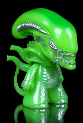 Loot Crate Exclusive Titans Xenomorph green Aliens Game Over Vinyl 
