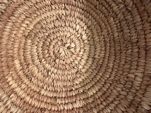 VEGETABLE DYED COILED BASKET ABT 10" IN DIAMETER-SW DECOR AS IS - Picture 5 of 10