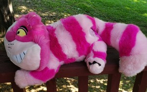 peluche del gato de alicia en el pais de las maravillas