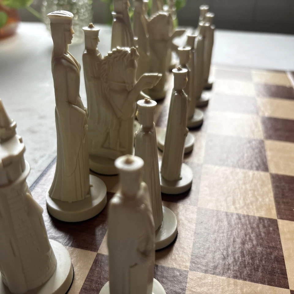 Juego de ajedrez esculpido vintage Conqueror Peter Ganine buen estado Foto 4 de 4