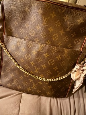Louis Vuitton bag with COA  beautiful pre loved in excellent condition