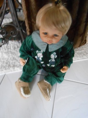 Künstlerpuppe von Monika Gerdes mit Wechselkleidung und neuen Schuhen