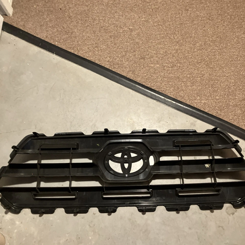 Rejilla genuina OEM 2016 2017 2018 2019 Toyota Tacoma 53114-04140 04150 04180 Foto 3 de 4