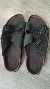 t strap round toe pumps