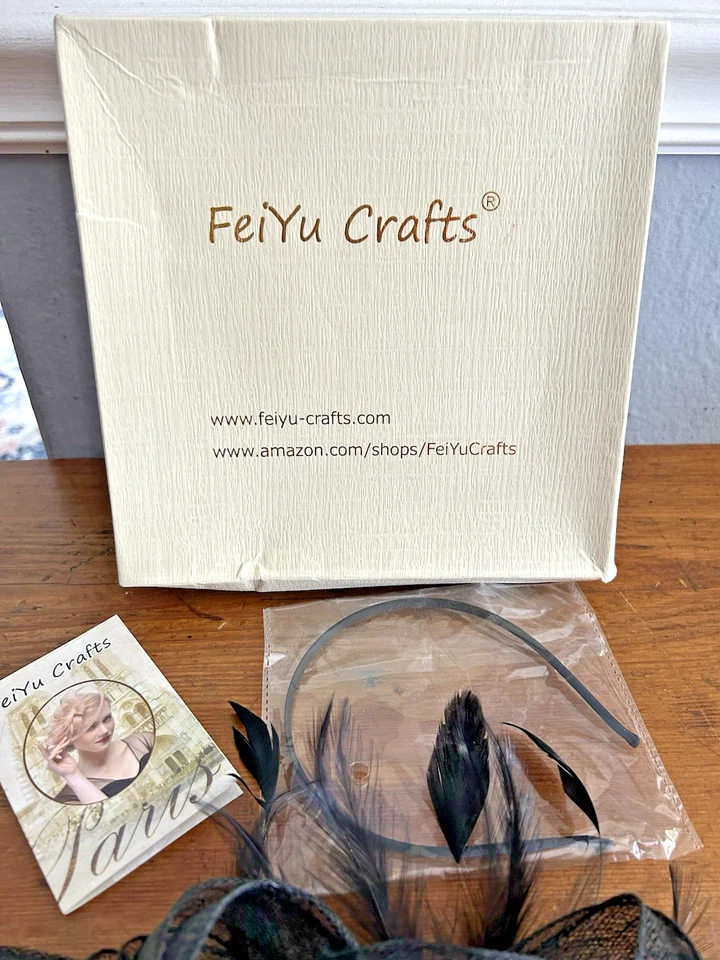 Sombrero Fascinator Clip On/Diadema Negro Red Plumas y Arcos en Caja Foto 4 de 4