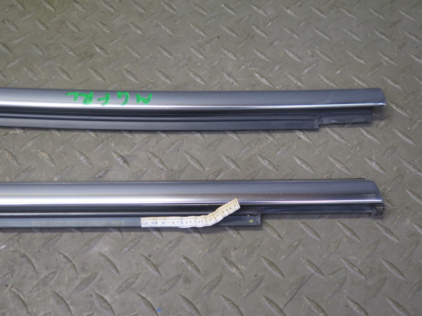 14-20 MASERATI GHIBLI M157 REAR LEFT & RIGHT SIDE DOOR WINDOW BELT MOLDING SET