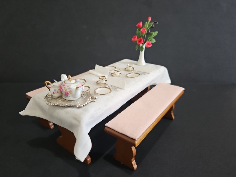 DOLLHOUSE MINIATURE ELEGANT FARMHOUSE TABLE AND BENCHES WOOD /SETTINGS BEAUTIFUL