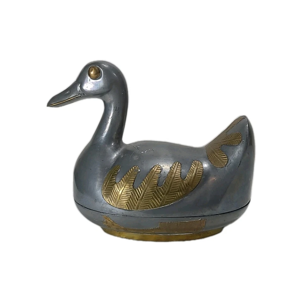 Plato de baratija cubierto de pato de latón grabado vintage de peltre 5" x 6" Hong Kong Foto 3 de 4