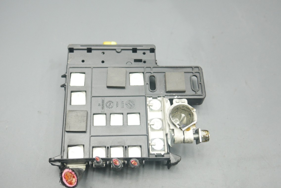 2014-2020 Maserati Ghibli Battery Terminal Junction Fuse Box 670002029 OEM