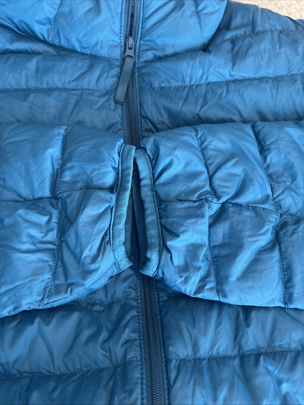 Uni Qlo Packable Down Jacket Size Medium - image 9