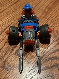 HUGE LEGO Nexo Knights Lot w/ minifigs, mechs, magma temple, see description