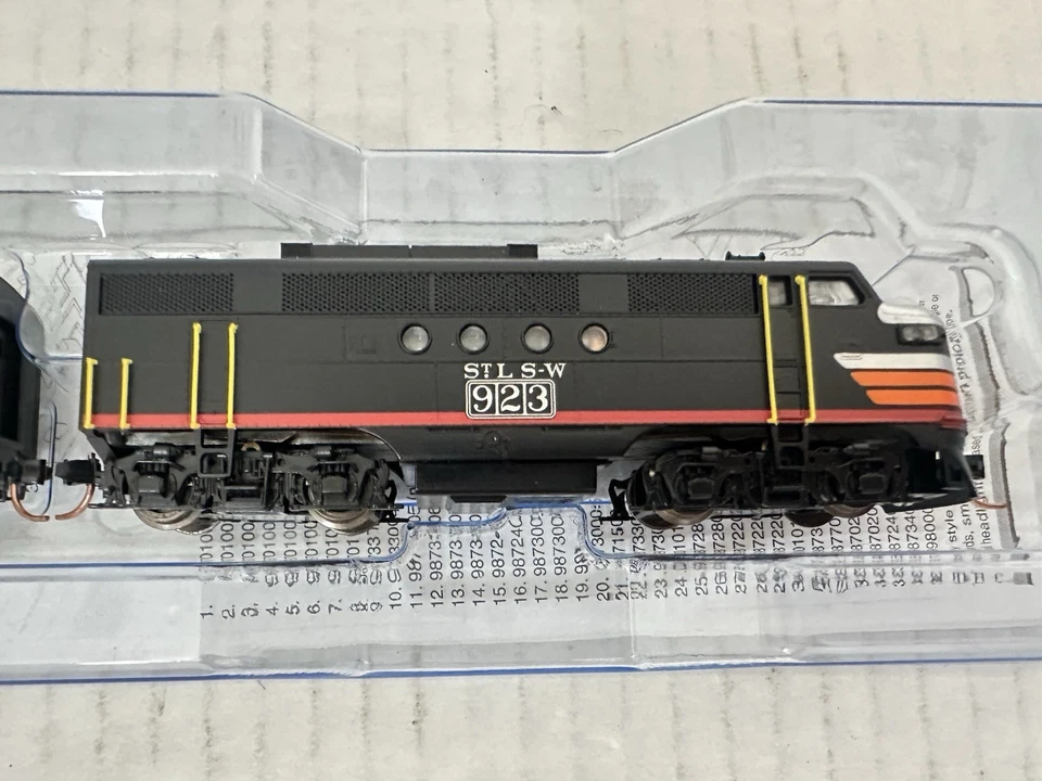 Micro-Trains N 992 00 031 EMD FT A/B  Unit Loco Set Cotton Belt #923 DCC - Image 2 of 4