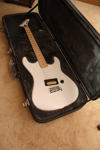 2024 Kramer Baretta Special white with Kramer molded fit case and locking tuners