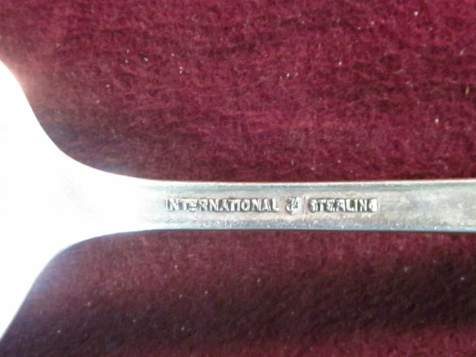 International Sterling SPRING GLORY  COLD MEAT FORK 9" 82 grams No Monogram - Image 4 of 4