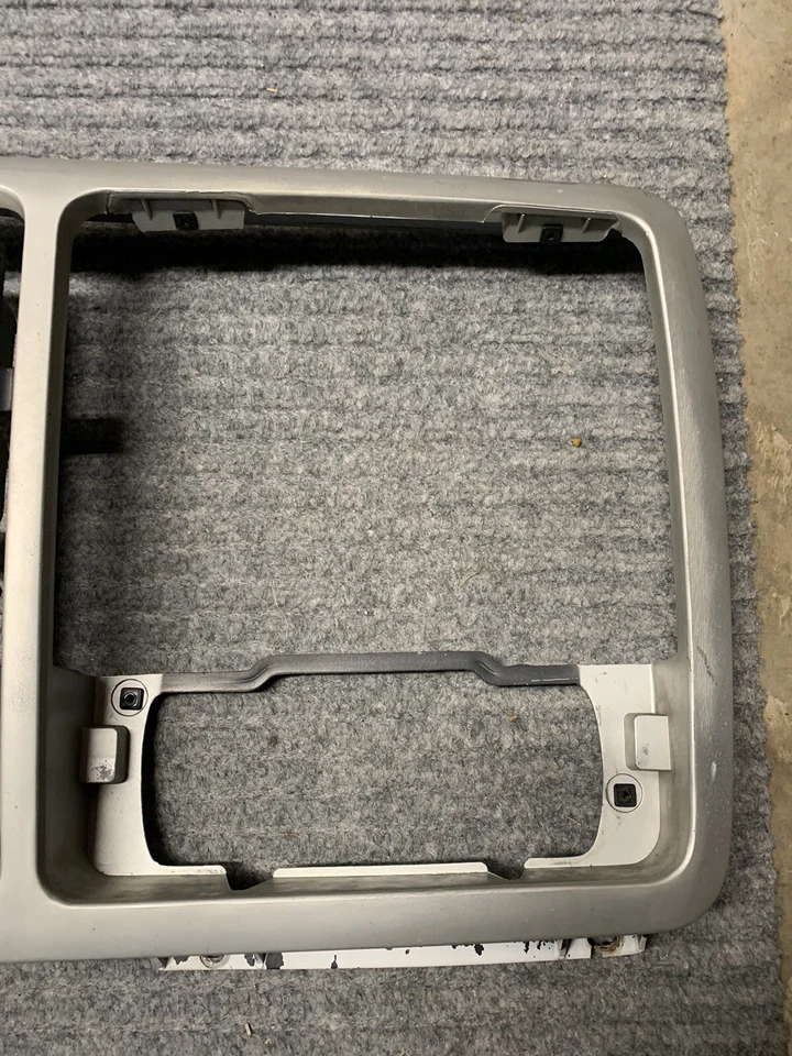 83 84 85 86 87 88 89 90 91 Ford Econoline E150 E250 E350 Van REJILLA DELANTERA OEM Foto 4 de 4