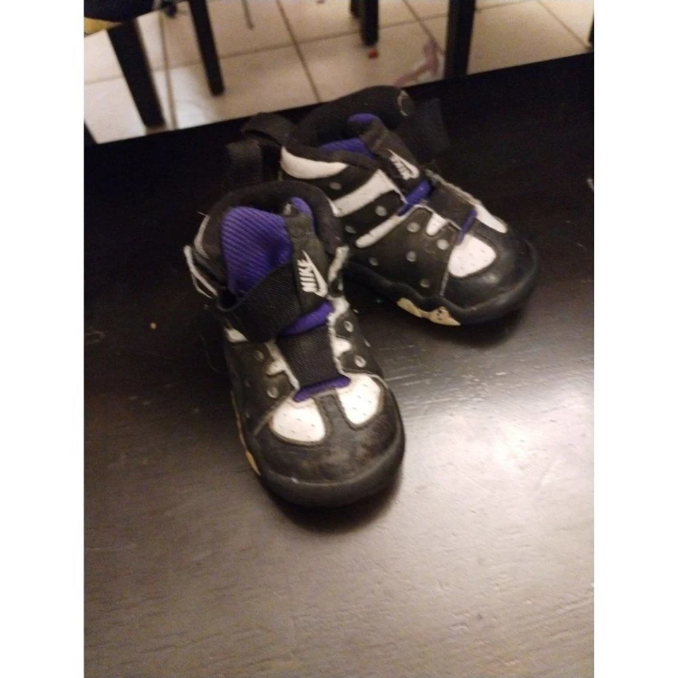 Nike Air Toddler Black and Purple shoes - Image 2 of 4