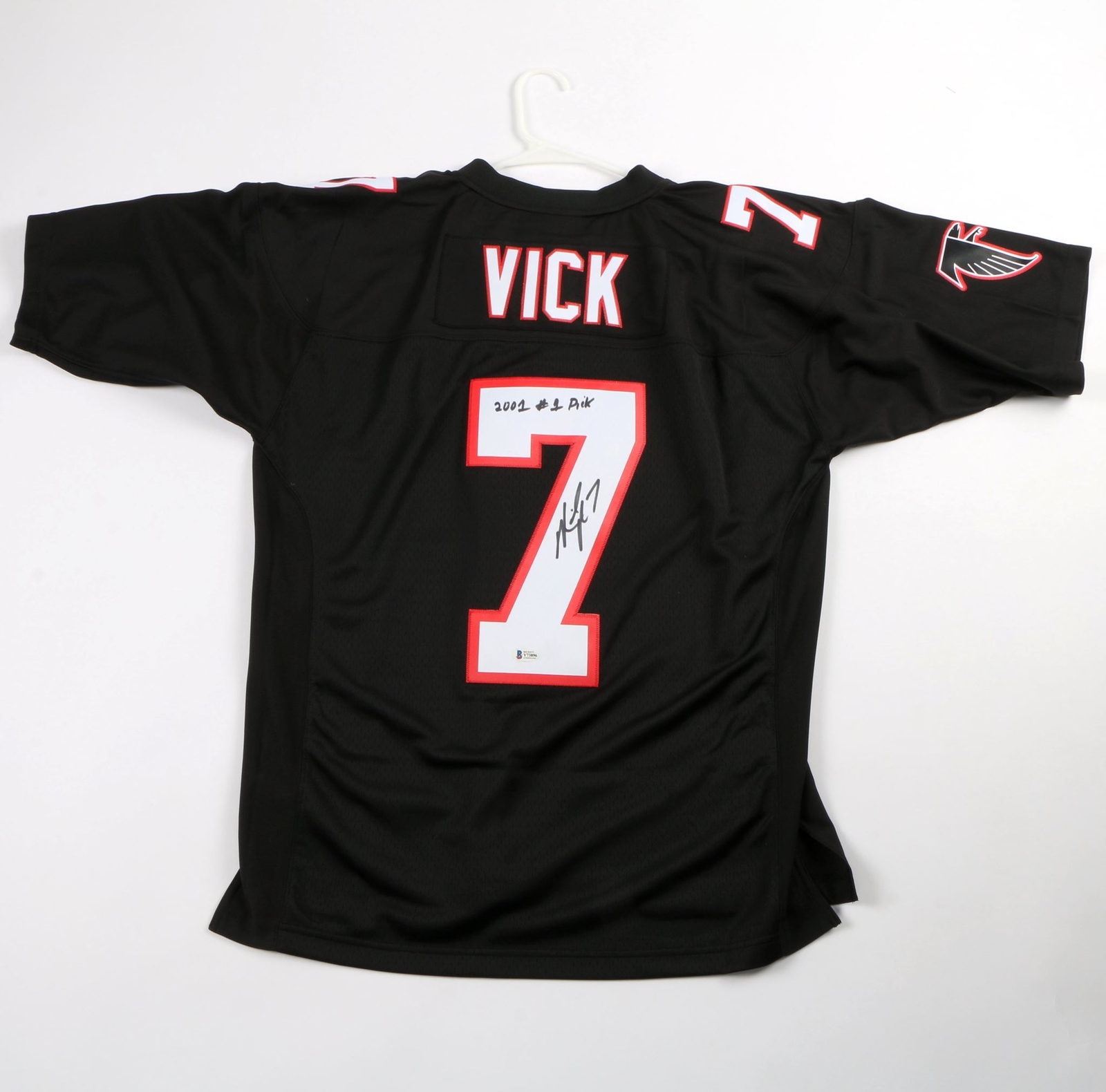 Michael Mike Vick signed autographed Mitchell and Ness jersey Beckett COA 